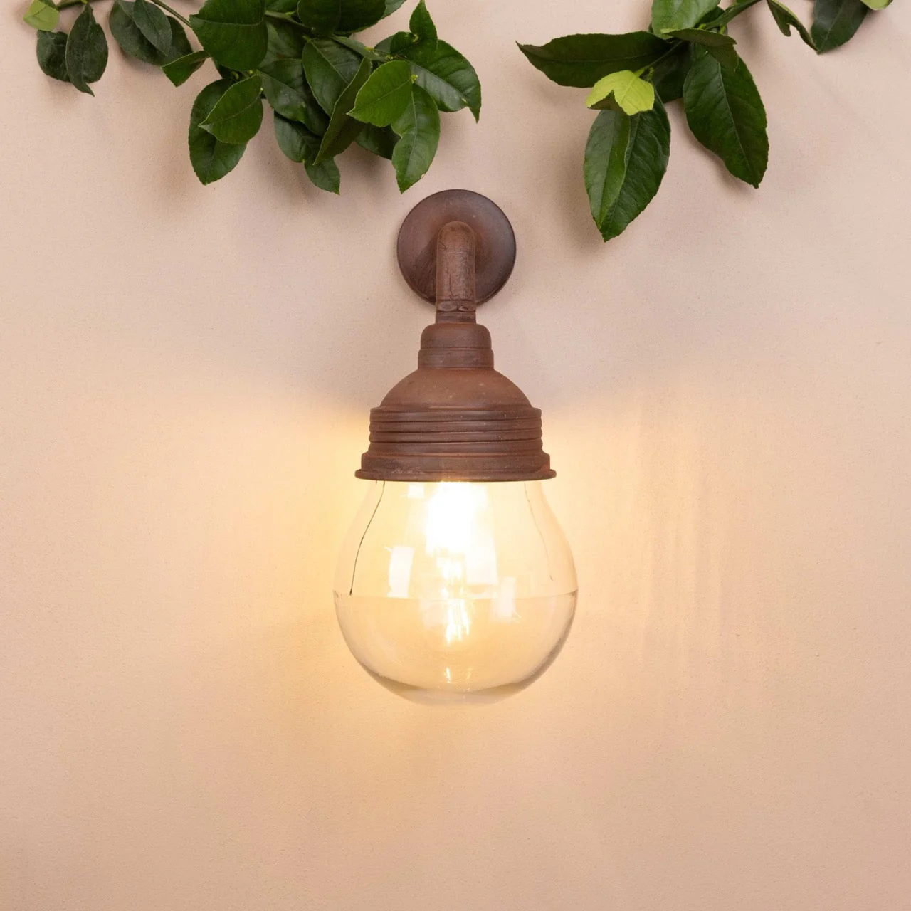 Trowbridge Outdoor Wall Lamp | Rust - Image 3