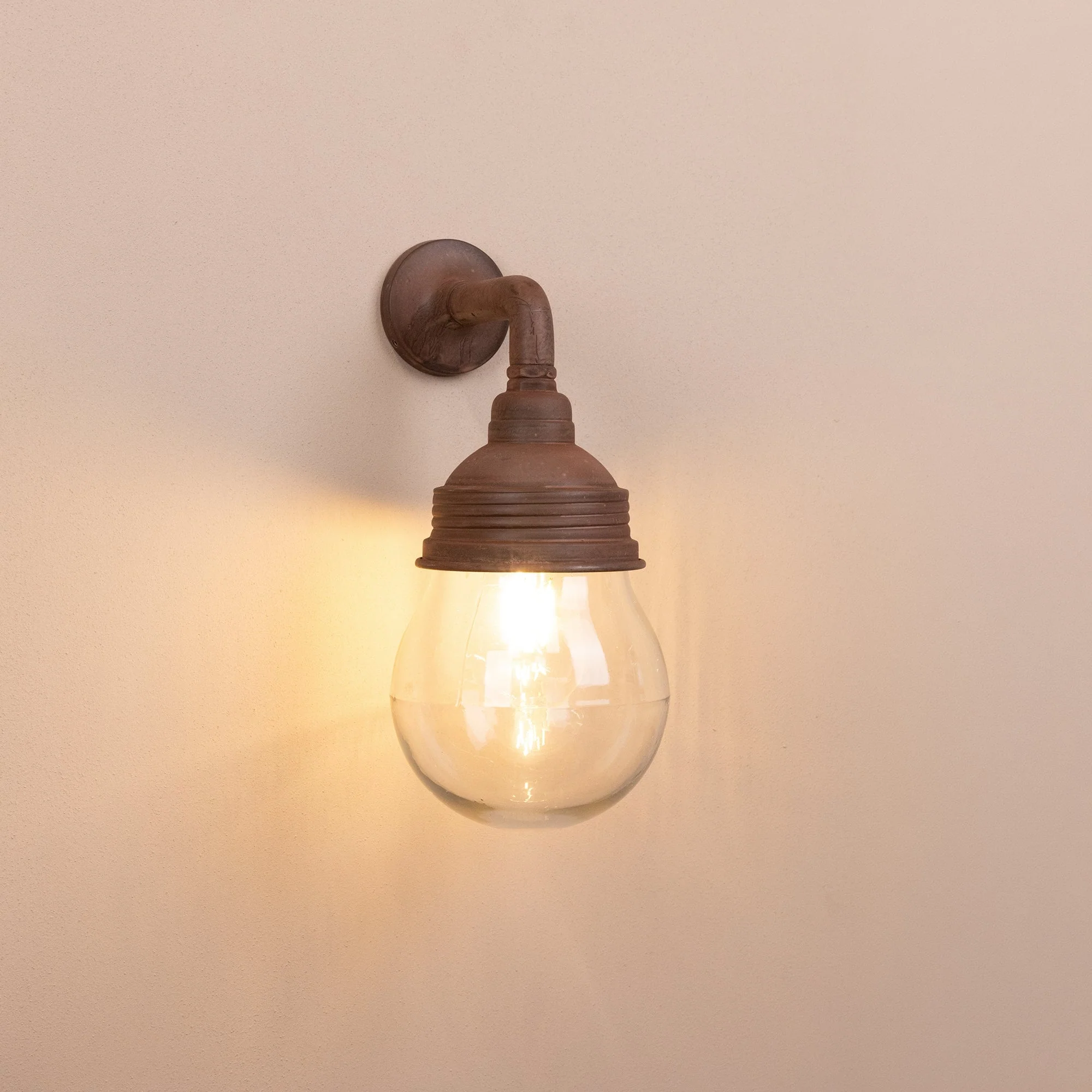 Trowbridge Outdoor Wall Lamp | Rust - Image 4